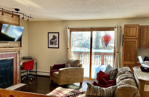 Turnagain Condo | Spacious 3 BR near Downtown *5 mins from Airport*