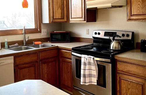Turnagain Condo | Spacious 3 BR near Downtown *5 mins from Airport*