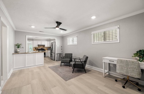 South Central Houston House | Spacious 3 BR Stay, Sleeps 8, Central Houston - Near Med Center & Downtown