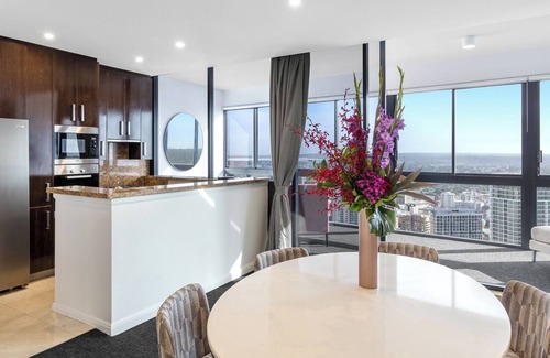 Darling Harbour Apartment | Spacious 3 BR Suite at Kent Street, Sydney CBD