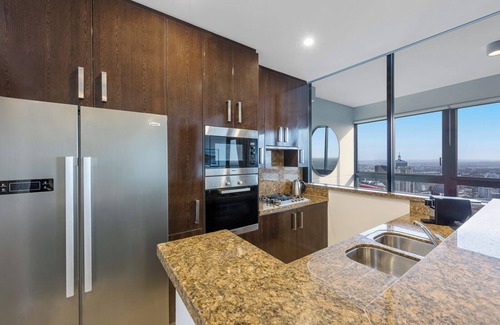 Darling Harbour Apartment | Spacious 3 BR Suite at Kent Street, Sydney CBD