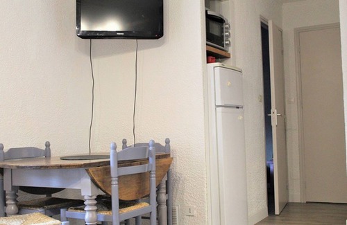 Marseillan Plage Apartment | Spacious 3-Room Apartment with AC, Terrace, Parking & BBQ - Sleeps 6