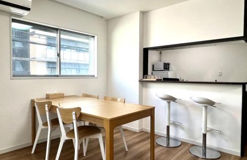 Nishinari Apartment | Spacious 3-story house with 4 bedrooms!