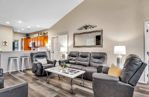 Branson West Condo | Spacious, 3 SUITE Condo! Close to SDC!