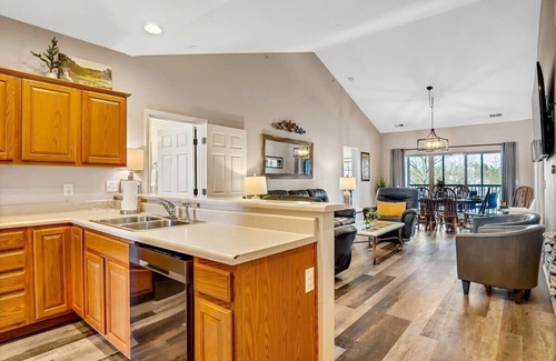Branson West Condo | Spacious, 3 SUITE Condo! Close to SDC!