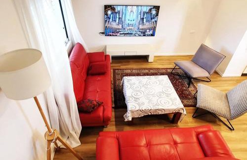 Ra'ananna Apartment | Spacious 3BD Penthouse with Rooftop & Parking