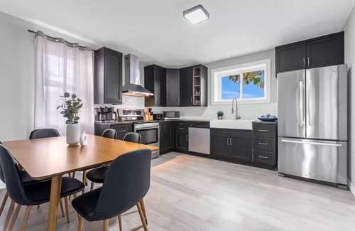 Thorold House | Spacious 3BDs - Close to Wineries, Brock & Falls!