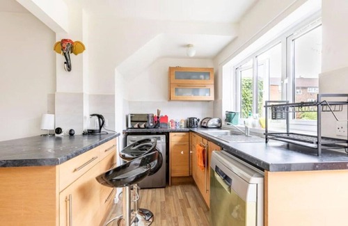 London Borough of Hounslow House | Spacious 3BHK near Heathrow