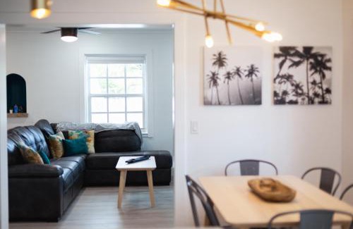 Lake Worth House | Spacious 3br 2ba Cottage Steps to Water & Downtown