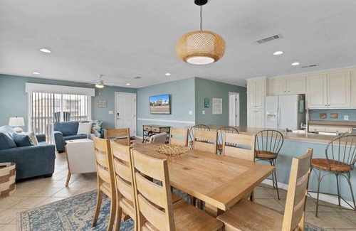 Gulf Shores Apartment | Spacious 3BR/2BA Gulf Views, Dock and Boat Launch!