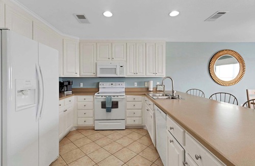Gulf Shores Apartment | Spacious 3BR/2BA Gulf Views, Dock and Boat Launch!