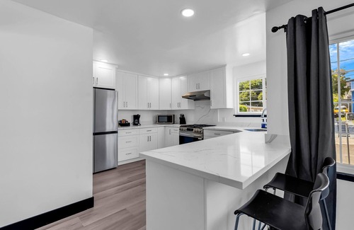 Maxwell Park House | Spacious 3BR 2BA house with WiFi in Oakland
