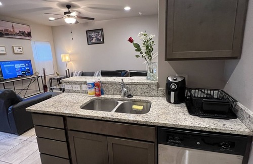 Castle Hills House | Spacious 3BR 3BA Home w12 Arcade Games &HotTub.5mins to Airport & Private Garage