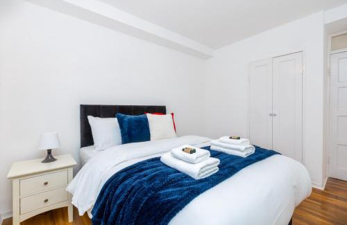 Penge Apartment | Spacious 3BR, 5min Penge St, Crystal Palace Park