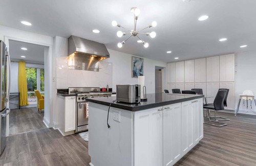 Sammamish House | Spacious 3BR Apt with Huge Yard near Two Lakes