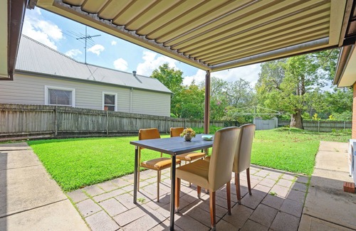 Turramurra House | Spacious 3BR Home Quiet Street Great Location