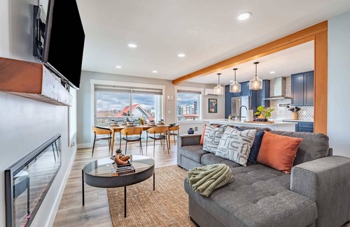 Port Gardner House | Spacious 3BR Home, Sleeps 8, Private Backyard