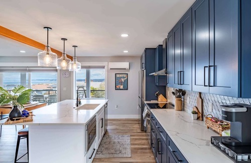 Port Gardner House | Spacious 3BR Home, Sleeps 8, Private Backyard
