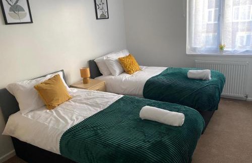 Harlow House | Spacious 3BR House with Garden in Harlow, Essex