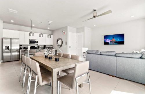 Reunion Apartment | Spacious 3BR in Reunion Resort - Minutes from Disney!