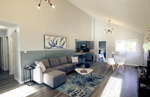 Wayne House | Spacious 3BR|King Bed |Airport |Deck*Grill*Firepit
