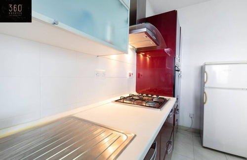 Tower Road Apartment | Spacious 3BR opposite beach - AC