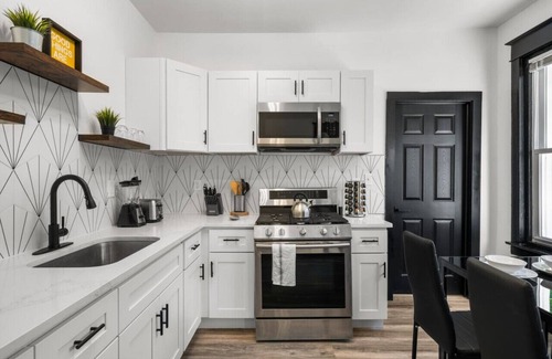Germantown House | ✨ Spacious 3BR Retreat in Central Philly | Free Parking & Comfort
