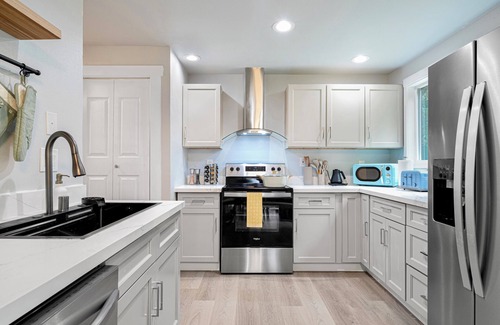 Education Hill House | Spacious 3BR Retreat by Microsoft with Backyard