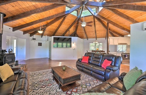 Apple Hill House | Spacious 3BR Retreat | Sleeps 10 | Free Parking