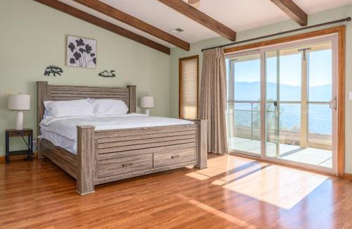 Oakhurst House | Spacious 3BR Retreat with Hot Tub & Mountain Views