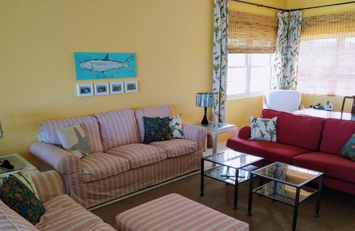 North Side House | Spacious 3BR SeaScape at Northern Lights: Beachfront-Sweeping Views-Snorkeling!