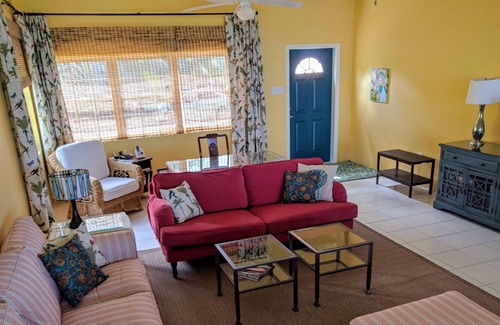 North Side House | Spacious 3BR SeaScape at Northern Lights: Beachfront-Sweeping Views-Snorkeling!