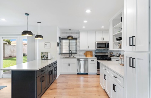 Ontario House | Spacious 3BR Single Family Home with Parking