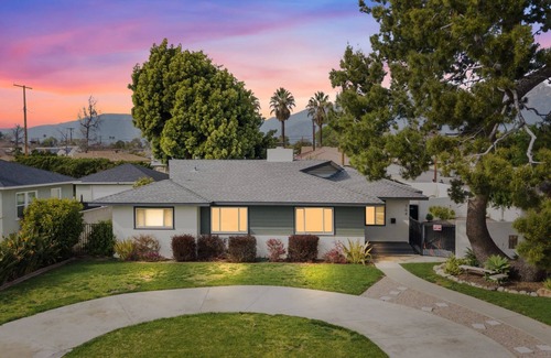 Ontario House | Spacious 3BR Single Family Home with Parking
