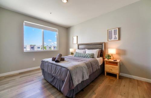 Golden Glades Apartment | Spacious 3BR Townhouse with Free Parking Included!