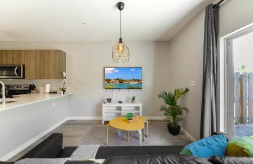 Golden Glades Apartment | Spacious 3BR Townhouse with Free Parking Included!