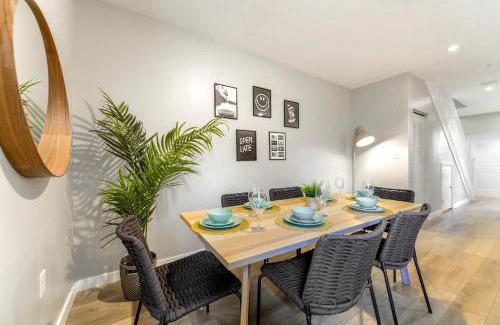 Golden Glades Apartment | Spacious 3BR Townhouse with Free Parking Included!