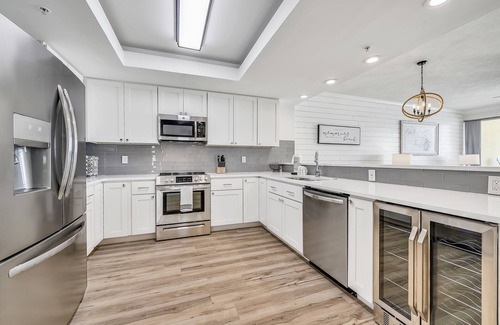 Panama City Beach Condo | Spacious 3BR Beachfront Retreat – Garage, Balcony, Gourmet Kitchen & Sleeps 11
