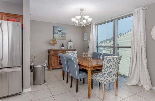 Pensacola Beach Condo | Spacious 3rd floor condo with views of Gulf and the Bay-TT3F