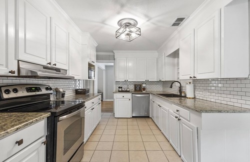 Hattiesburg House | Spacious 4 bd/3 bth Family Home- The Cypress House