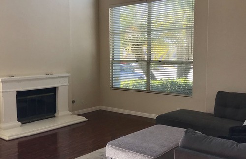 Vista House | Spacious 4 Bd home convenient to Legoland, Carlsbad Outlets, beaches.