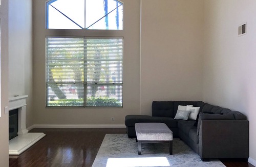 Vista House | Spacious 4 Bd home convenient to Legoland, Carlsbad Outlets, beaches.