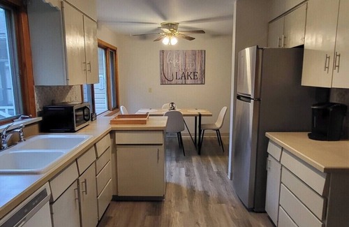 Lorain House | Spacious 4-bdrm house 30 mins Cedar point, walking distance beach, Tennis court
