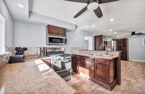 Old Brooklyn House | Spacious 4-bdrm house in Cleveland with Pool table, King Bed, and chefs kitchen
