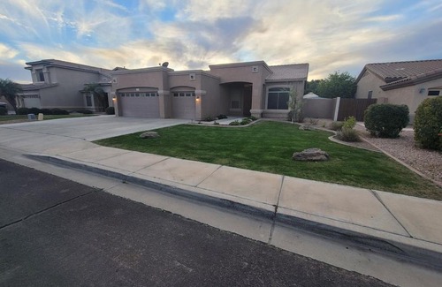 San Tan Ranch House | Spacious 4 bed 2 bath with Game Room and Hot Tub.
