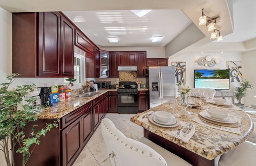 City Heights House | Spacious 4-Bed 3.5-Bath House w Garage, Gated Yard