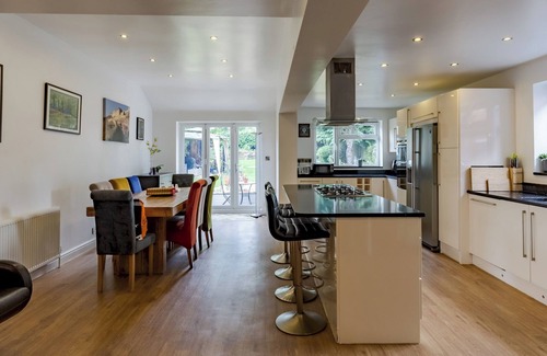 Moseley House | Spacious 4-Bed Family Home with Garden & Parking | Pass the Keys