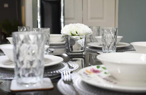 Portsmouth Apartment | Spacious 4-Bed Family House