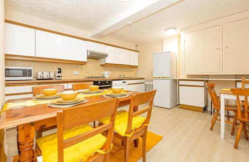 Munster Apartment | Spacious 4-Bed Fulham Stay Walk to River Thames