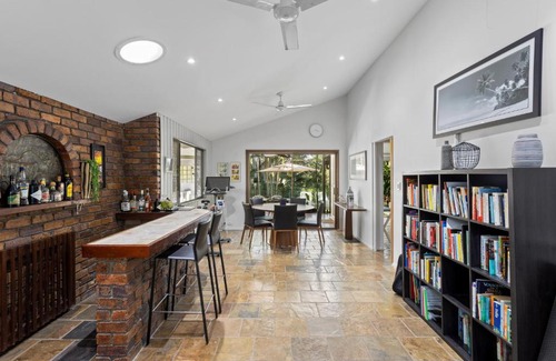 Currumbin Waters House | Spacious 4-bed Home with Waterfront Pontoon